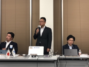 B0B521E7-2832-4374-94AD-726324E5D1FA